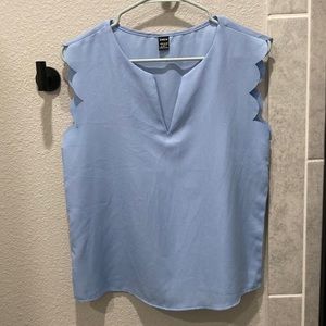 SHEIN Emery Rose Notched Neck Scallop Trim Top